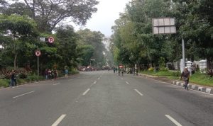 Penutupan jalan di sepanjang Jl. Diponegoro Kota Bandung, Senin (11/4). Foto. Sandi Nugraha