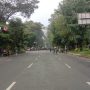 Penutupan jalan di sepanjang Jl. Diponegoro Kota Bandung, Senin (11/4). Foto. Sandi Nugraha