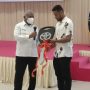 Pemain Persib Ini Dapat Hadiah Mobil dari Gubernur Papua Barat