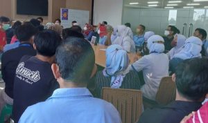 Audiensi yang dilakukan oleh beberapa karyawan pabrik garment PT Kreasi Garment Cirebon yang mewakili ribuan karyawan lain untuk membahas masalah THR dari perusahaan.