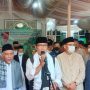 Gubernur Jawa Barat, Ridwan Kamil (Tengah) usai meninjau program OPOP di Pondok Pesantren PInk 03, Tambun, Kab. Bekasi. Sabtu (16/4). Foto. Sandi Nugraha.