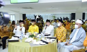 Airlangga Hartarto saat acara buka bersama dan santunan anak yatim. di Kantor DPP Partai Golkar, Minggu (17/4) (Ist)