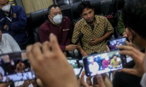 Murtede memberikan pengakuan dan menceritakan peristiwa yang membuatnya terpaksa membunuh dua begal yang menghadangnya. (foto Antara)