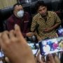 Murtede memberikan pengakuan dan menceritakan peristiwa yang membuatnya terpaksa membunuh dua begal yang menghadangnya. (foto Antara)