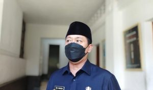Pemkot Bandung Siapkan Rp107 Miliar untuk THR Ribuan Pegawai Ema Sumarna saat memberikan paparan kepada wartawan di Balai Kota Bandung, Selasa (19/4).