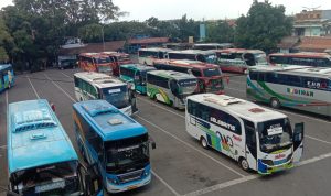 Terminal Cicaheum Kota Bandung. Sabtu (2/4). Foto. Sandi Nugraha