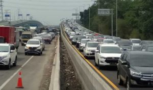 Akan Ada Kebijakan Tol Gratis bagi Pemudik, Simak Syaratnya Ilustrasi: Ruas Tol yang mengalami kemacetan sepanjang satu kilometer akan mendapatkan kebijakan pemberlakuan tol gratis. (foto kbe)