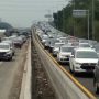 Ilustrasi: Ruas Tol yang mengalami kemacetan sepanjang satu kilometer akan mendapatkan kebijakan pemberlakuan tol gratis. (foto kbe)