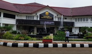 Kondisi kantor Bupati Bogor yang tampak sepi paska penangkapan Bupati Bogor oleh KPK. (foto yogi faisal/jpnn.com)
