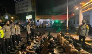 Ratusan anggota geng motor yang berhasil diamankan Polisi. -foto : Aditya Rohman-Antara