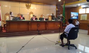 Herry Wirawan saat menjalani sidang vonis di PN Bandung. Pada beberapa waktu lalu. Foto. Sandi Nugraha
