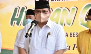 Airlangga Hartarto mengimbau masyarakat tidak bepergian ke luar negeri. Sebab, situasi penyebaran kasus Covid-19 di negara lain tidak sama