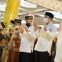 Gubernur Jawa Barat Ridwan Kamil salat tarawih berjemaah dan memberikan tausiah di Masjid Kampus UGM, Yogyakarta, Selasa (54).