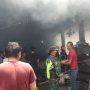 Proses pemadaman api yang melahap gudang perakitan aksesoris sepeda motor oleh berbagai unsur.