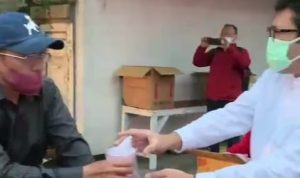PDI Perjuangan Jabar Bagikan Ratusan Takjil