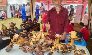 Kreativitas Tanpa Batas seorang Warga Cianjur, Batok Kelapa Bernilai Seni Tinggi Kreativitas Tanpa Batas seorang Warga Cianjur, Batok Kelapa Bernilai Seni Tinggi
