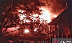 Kantor Bupati Halmahera Selatan Terbakar, Api Baru Padam Saat Tengah Malam. Polisi Selidiki Asal Api