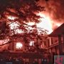Kantor Bupati Halmahera Selatan Terbakar, Api Baru Padam Saat Tengah Malam. Polisi Selidiki Asal Api