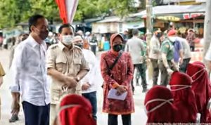 Jokowi yang Berikan Bantuan, Prabowo yang Dielu-elukan Warga