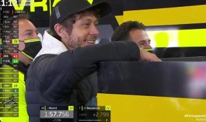 Para Penggemar Sambut Kedatangan Kembali Valentino Rossi Para Penggemar Sambut Kedatangan Kembali Valentino Rossi