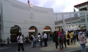 KAMPUS UTAMA: Yayasan Widyatama terletak di Cikutra, Kota Bandung.