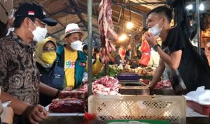 Ketua DPRD Kota Bandung Tedy Rusmawan ketika melakukan monitoring ke Pasar Sederhana