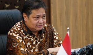 Menko Perekonomian Airlangga Hartarto ketika rapat terbatas untuk laporan pemulihan perkonomian
