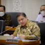 Menteri Koordinator Bidang Perekonomian Airlangga Hartarto ketika rapar kerja bersama DPR RI untuk membahas perubahan UU Cipta Kerja