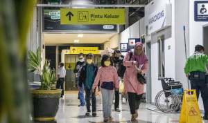 Pemudik di Stasiun Kiaracondong. (Foto: Arfan/Jabar Ekspres)
