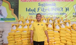 Sekjen DPP Partai Golkar Lodewijk F Paulus menuturkan, bingkisan berasal dari Ketua DPP Partai Golkar, 85 anggota DPR, serta pengurus pleno