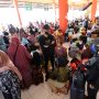 Penumpukan penumpang di Terminal Kampung Rambutan karena bus tak kunjung datang alias datang terlambat. (Dery Ridwansah/ JawaPos.com)