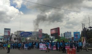 demo-tolak-3-periode-mahasiswa-tuntut-turunkan-jokowi