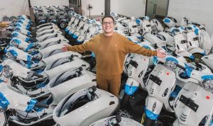 Youtuber Arief Muhammad bagikan 100 vespa (instagram: @thrivemc)