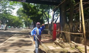 Trotoar Sepanjang Jalan Pajajaran Membahayakan Tunanetra