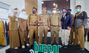 Dinas Perdagangan dan Perindustrian (Disdagin) Kabupaten Bandung memberikan pelayanan gratis penerbitan Nomor Induk Berusaha (NIB) bagi Industri Kecil Menengah (IKM) yang ada di Kabupaten Bandung.