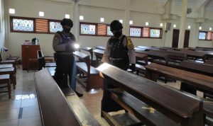 Sterilisasi di Gereja oleh jajaran Polres Sumedang pada peringatan hari wafat Isa Almasih.