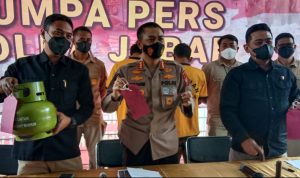Polda Jabar Berhasil Bekuk Pelaku Pengoplosan Gas LPG, Satu Masih Buron Polda Jabar Berhasil Bekuk Pelaku Pengoplosan Gas LPG, 1 Pelaku Masih Buron
