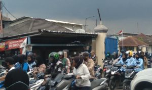 Ilustrasi pekerja: Bubaran pekerja pabrik di wilayah Kecamatan Solokanjeruk, Kabupaten Bandung. (Yanuar Baswata/Jabar Ekspres)