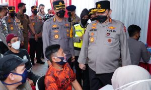 Wakapolri Komjen Pol. Gatot Eddy Pramono melakukan kunjungan ke Pos Terpadu Cileunyi, Kabupaten Bandung, Jawa Barat, Senin (25/4).