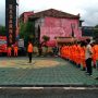 Personil Basarnas Kantor SAR Bandung bersama anggota Potensi SAR saat lakukan apel siaga khusus mudik Lebaran 2022. (Jabar Ekspres)