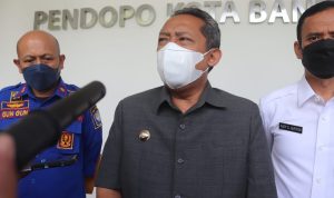 Siaga Mudik, Pemkot Bandung Siapkan Berbagai Pengawasan dan Fasilitas Wali Kota Bandung Yana Mulyana saat memberi paparan kepada wartawan di Pendopo Kota Bandung, Jl. Dalem Kaum No.56, Rabu (27/4).