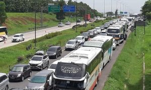 Kendaraan Pemudik Mulai Padat, Jalur Tol Cipali Berlakukan Contra Flow