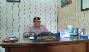 Kapolsek Jatinangor, Kompol Aan Supriatna saat ditemui Jabar Ekspres di ruang kerjanya. (Yanuar/Jabar Ekspres)