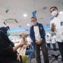 Direktur Jaringan dan Layanan BRI Andrijanto meninjau beberapa layanan terbatas dan e-channel BRI di beberapa Kantor Cabang BRI di Jakarta.