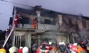 Kios bensin ditabrak sebuah mobil, hal tersebut mengakibatkan 7 orang tewas. (fin/istimewa)