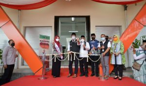 Pasar Jabar Juara Sawangan Direvitalisasi, Wali Kota Depok: Solusi Bidang Perekonomian Gubernur Jawa Barat Ridwan Kamil meresmikan Pasar Jabar Juara Sawangan Kota Depok yang telah direvitalisasi.