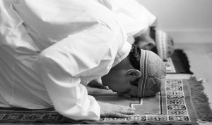 Niat Sholat Ghaib Jenazah Laki-laki Lengkap dengan Tulisan Latin
