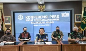 Ini Pernyataan Kejagung Soal Pemeriksaan Mendag Lutfi Terkait Kasus Mafia Minyak Goreng Jaksa Agung Muda tindak Pidana Khusus (JAMPidsus) Kejaksaan Agung Febrie Adriansyah (tengah) saat konferensi pers terkait kasus mafia minyak goreng. (Foto: Humas Kejaksaan Agung)