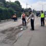 Sudah Lama Tak Dilintasi Pemudik, Jalan Raya Kalimalang di Bekasi Berlubang