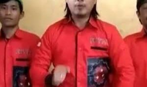 Video pengakuan warga Kampung Tanah Merah terkait pembagian kaos bertuliskan AniesPresiden Indonesia di Twitter. (tangkapan layar)